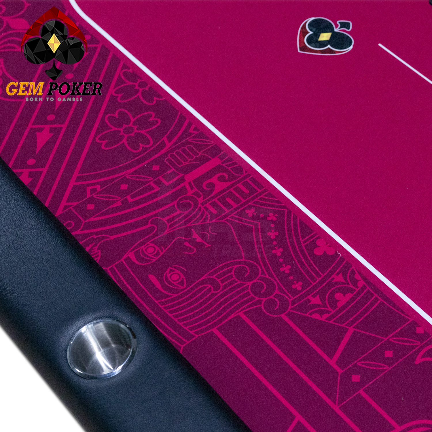 Viền bàn poker đỏ tím với hoa văn lá bài chìm sang trọng